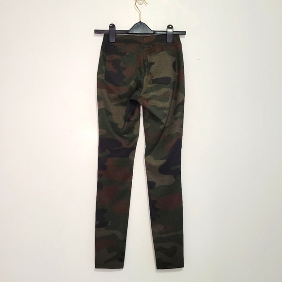 ☀️NWT Design Lab Camo Leggings - Picture 3 of 5
